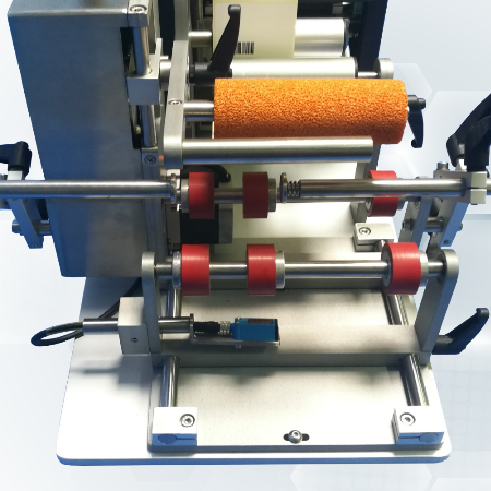 Print-and-apply labels in one operation